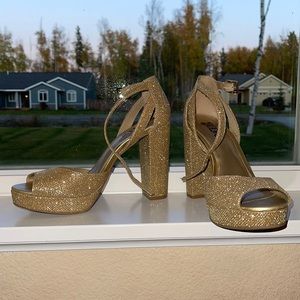 Brash gold sparkle heels, size 7